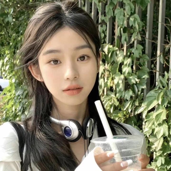 闪亮女孩封面